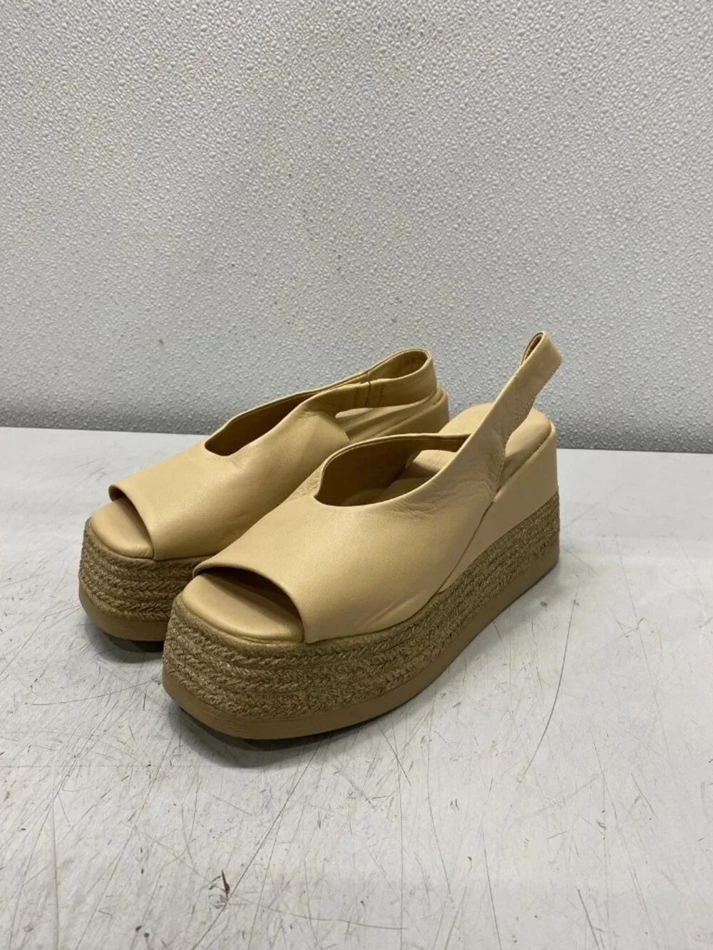 Lonza Agnesa Women's Size 8.5 Leather Heels Beige 9826-2-255